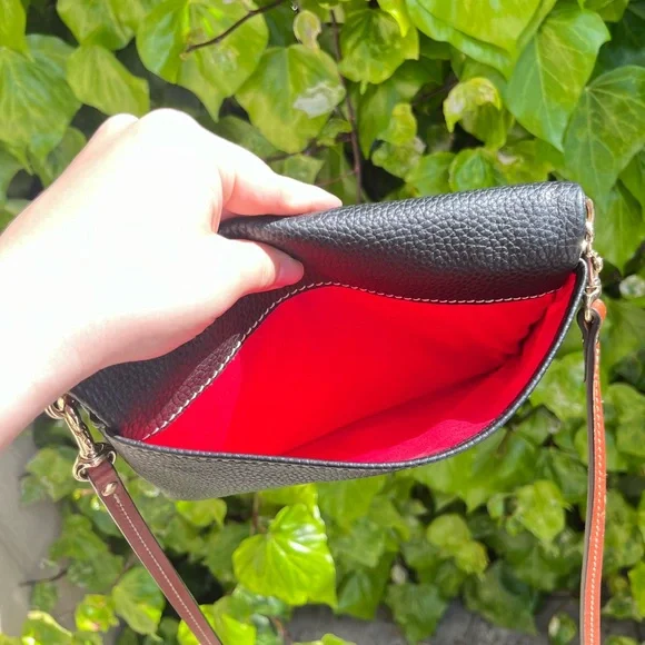 Dooney & Bourke Black Pebbled Leather Zipper Clutch Crossbody Bag Red Interior - Picture 8 of 16
